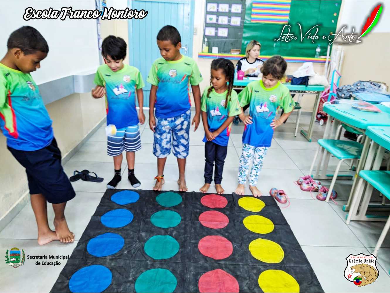 Jogo pedagógico corrida das cores.