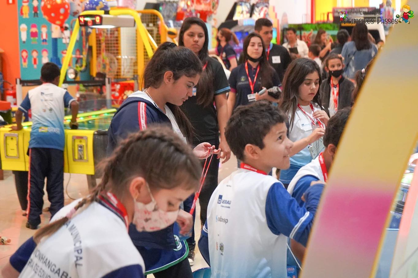 Passeio com a galerinha da Escola Municipal Maria Aparecida Camargo de  Souza para o Parks & Games, Shopping Pátio Pinda. – Projeto Social Grêmio  União