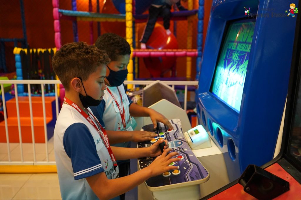 Passeio com a galerinha da Escola Municipal Maria Aparecida Camargo de  Souza para o Parks & Games, Shopping Pátio Pinda. – Projeto Social Grêmio  União